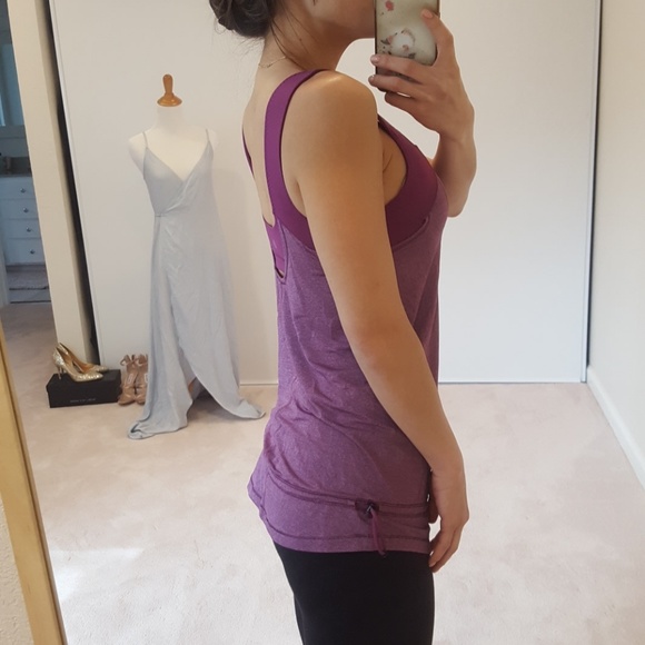 Lululemon AdjustableTop with Built in Bra - Picture 2 of 8